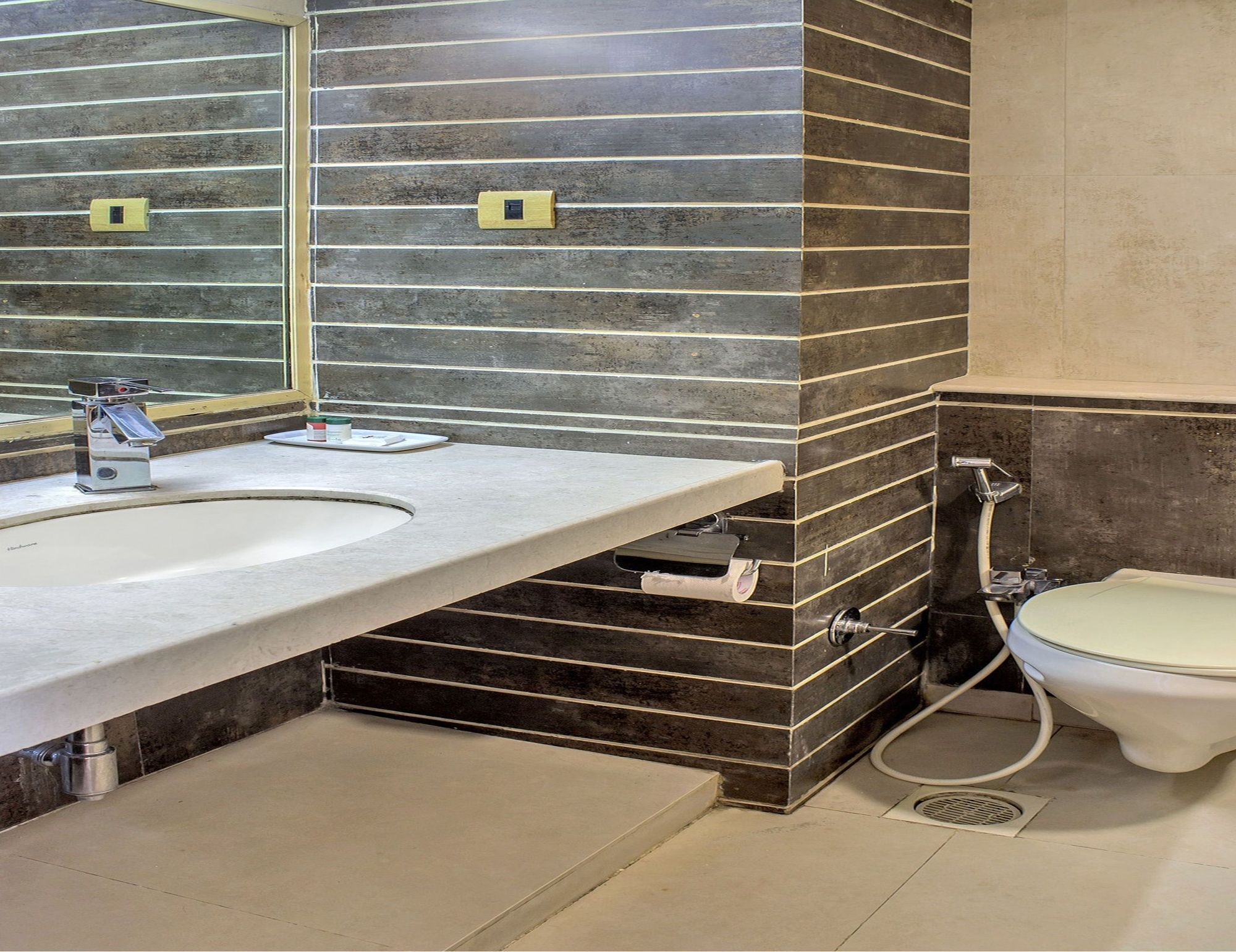 Oyo 11089 Hotel Deccan 8 Pune Exterior photo